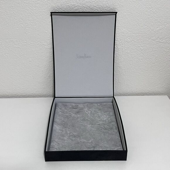 Neiman Marcus Necklace Jewelry Magnetic Box - Picture 1 of 12
